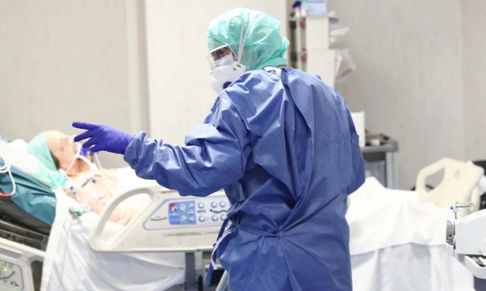 Κορονοϊός: «Καθόμαστε πάνω σε ένα ηφαίστειο έτοιμο να εκραγεί»